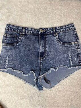 High-Rise Frayed Hem Denim Shorts - Blue